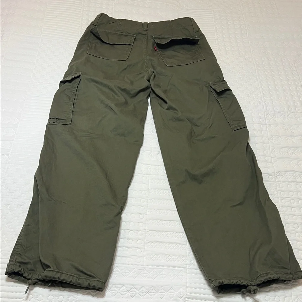 Levi's Women's Olive Straight Cargo Pants - Picture 11 of 11